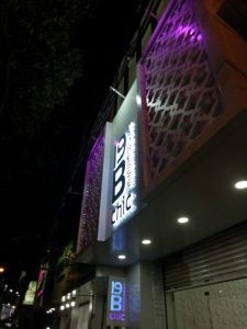 thiết kế thi công mặt dựng cửa hàng chuyên nghiệp