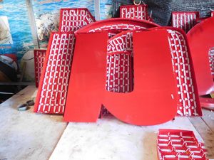 Xưởng gia công chữ inox, tôn sơn tĩnh điện giá rẻ Hồ Chí Minh