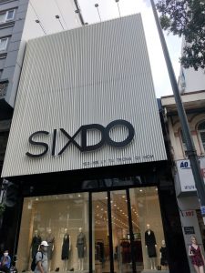 thiết kế thi công bảng hiệu shop thời trang Sixdo