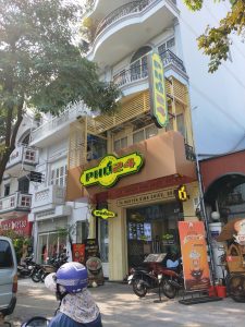 Thi công bảng hiệu chữ nổi mica cho nhà hàng quán ăn giá rẻ Hồ Chí Minh