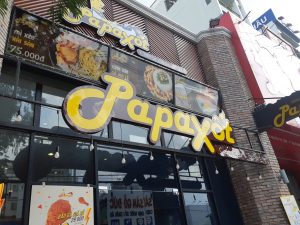 Thi công bảng hiệu chữ nổi mica cho nhà hàng quán ăn giá tốt thị trường