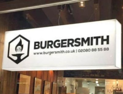 Làm bảng hiệu hộp đèn mica – Nâng tầm thương hiệu với thiết kế sáng tạo và chuyên nghiệp